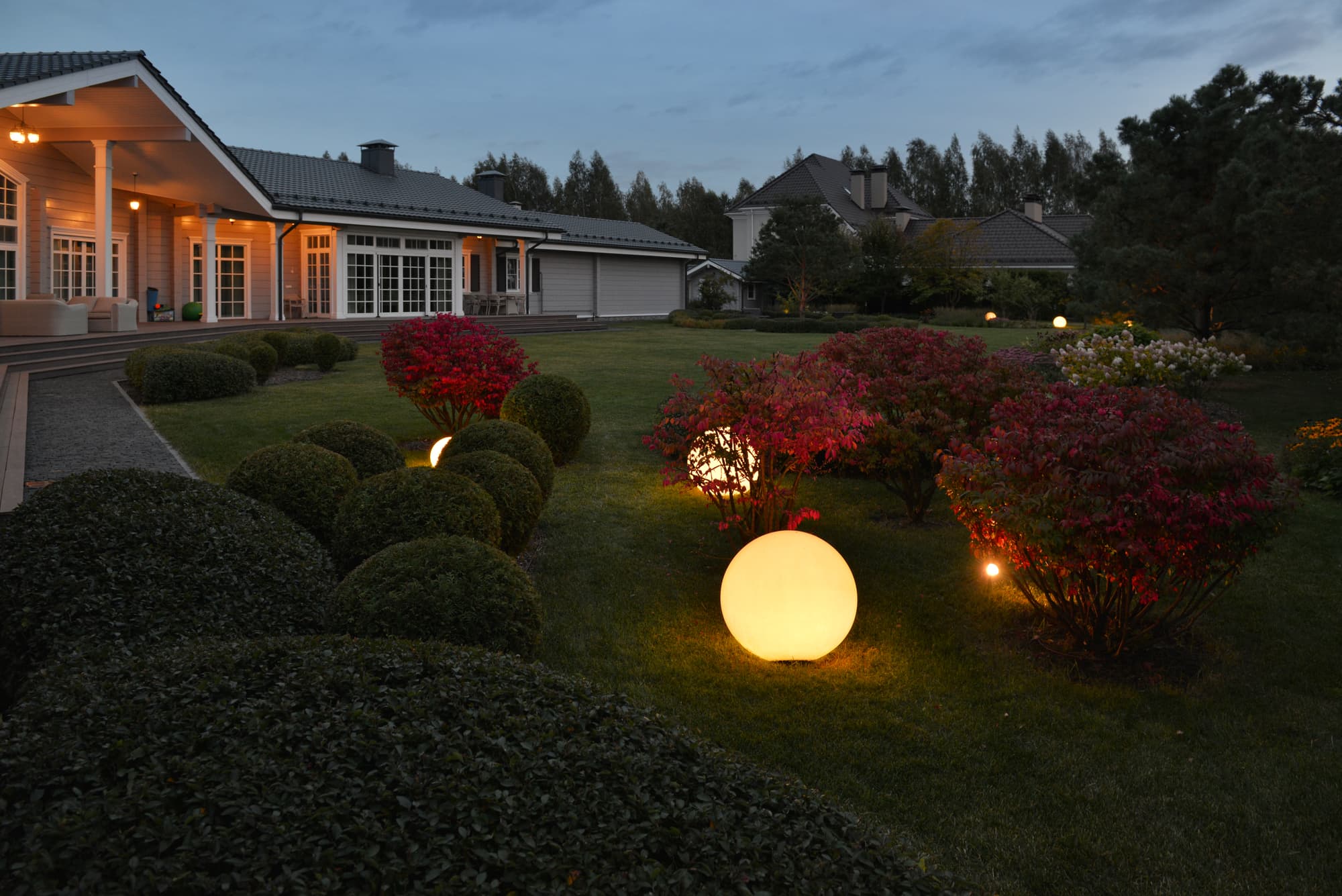 Благоустройство и озеленение участка